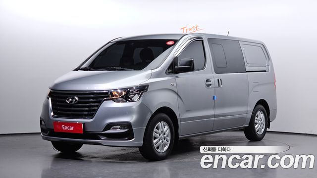 Hyundai Grand Starex Van 5-Seater Smart
