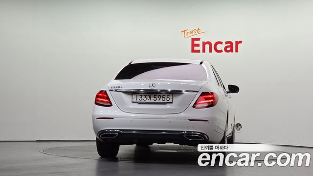Mercedes-Benz E-Class (W213) E220d Exclusive 2017 — фото 4