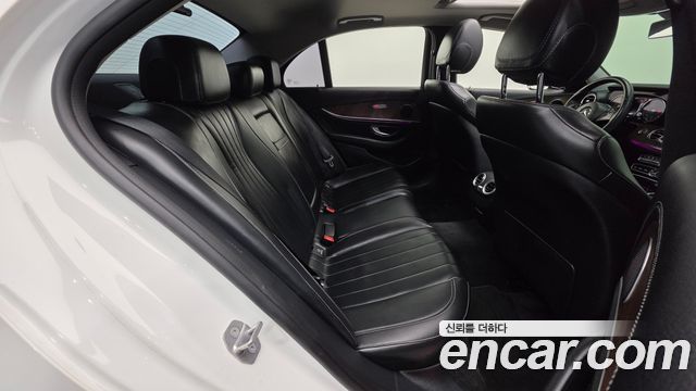 Mercedes-Benz E-Class (W213) E220d Exclusive 2017 — фото 19