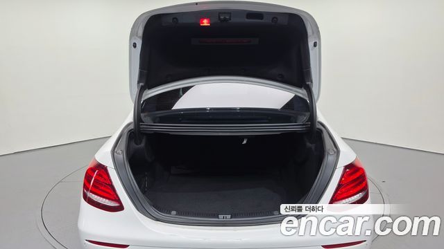 Mercedes-Benz E-Class (W213) E220d Exclusive 2017 — фото 20