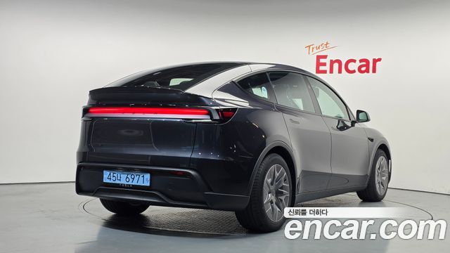 Tesla Model Y L Long Range AWD 2026 — фото 2