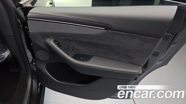 Tesla Model Y L Long Range AWD 2026 — фото 25