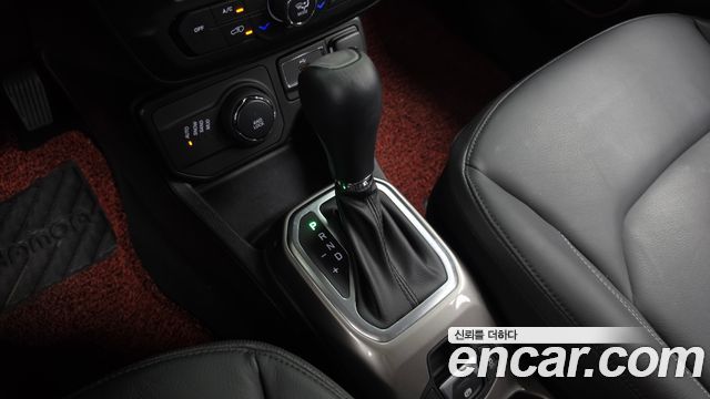 Jeep Renegade 2.4 Limited AWD 2021 — фото 9