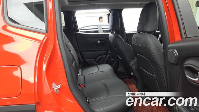 Jeep Renegade 2.4 Limited AWD 2021 — фото 12