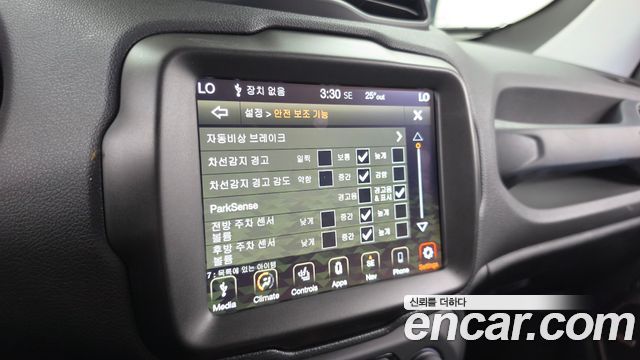 Jeep Renegade 2.4 Limited AWD 2021 — фото 17