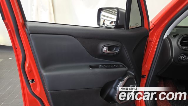 Jeep Renegade 2.4 Limited AWD 2021 — фото 24