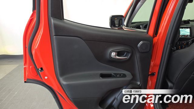 Jeep Renegade 2.4 Limited AWD 2021 — фото 25