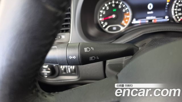 Jeep Renegade 2.4 Limited AWD 2021 — фото 27