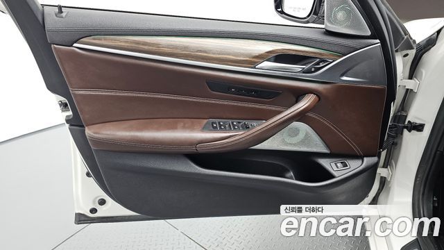 BMW 5 Series (G30) 530i xDrive Luxury Plus 2018 — фото 24