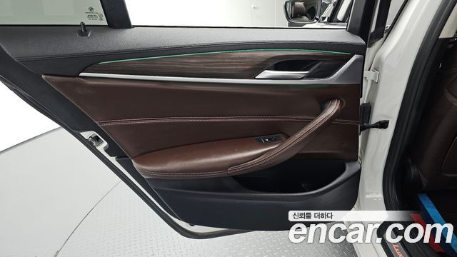 BMW 5 Series (G30) 530i xDrive Luxury Plus 2018 — фото 25