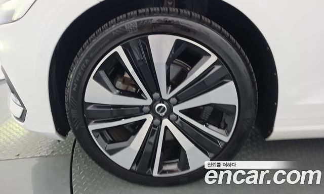 Volvo S60 (III) B5 Ultimate Bright 2024 — фото 5
