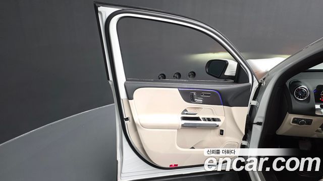 Mercedes-Benz GLB-Class (X247) GLB200 d 2023 — фото 24