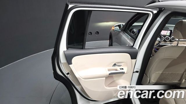 Mercedes-Benz GLB-Class (X247) GLB200 d 2023 — фото 25