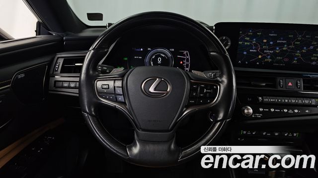 Lexus ES300h (VII) Executive 2022 — фото 13