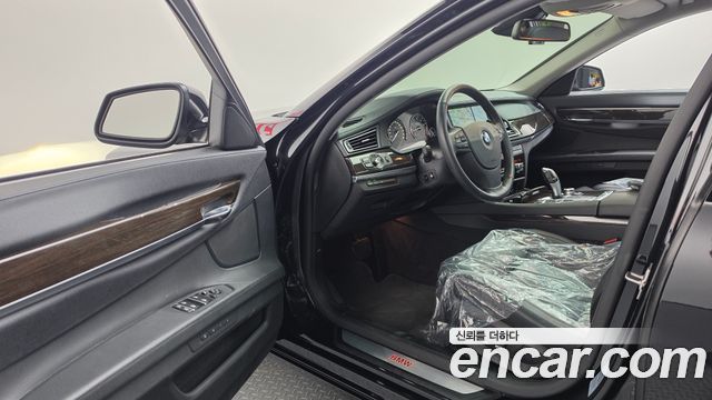 BMW 7 Series (F01) 740i 2012 — фото 10