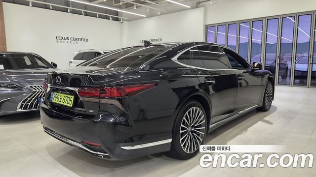 Lexus LS500h (V) 3.5 Luxury AWD 2024 — фото 2