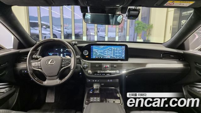Lexus LS500h (V) 3.5 Luxury AWD 2024 — фото 7