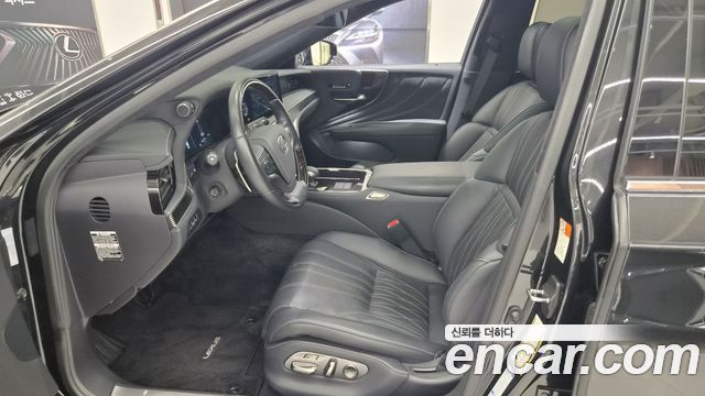 Lexus LS500h (V) 3.5 Luxury AWD 2024 — фото 10