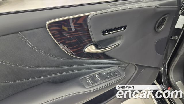 Lexus LS500h (V) 3.5 Luxury AWD 2024 — фото 16