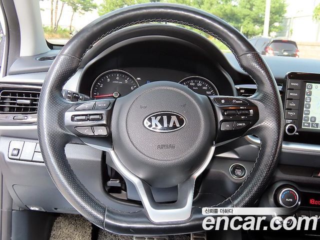 Kia Stonic 1.4 Prestige 2019 — фото 18