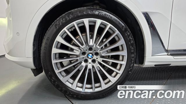 BMW X7 (G07) xDrive 40i Design Pure Excellence 7-Seater 2024 — фото 5