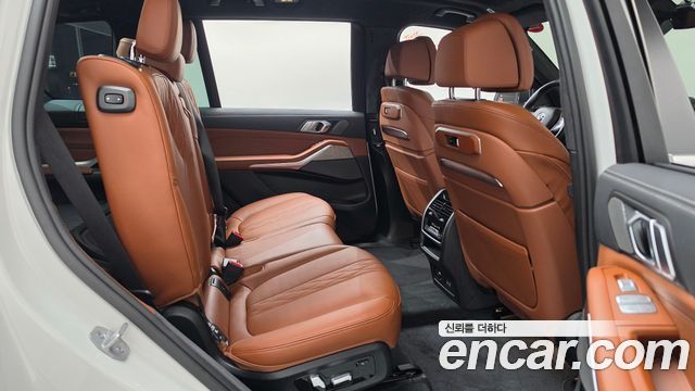 BMW X7 (G07) xDrive 40i Design Pure Excellence 7-Seater 2024 — фото 11