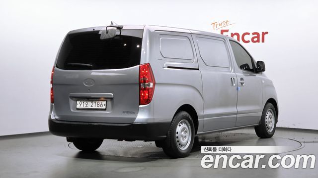 Hyundai Grand Starex Van 3-Seater Style 2021 — фото 2