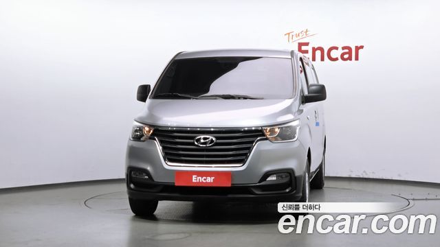Hyundai Grand Starex Van 3-Seater Style 2021 — фото 3