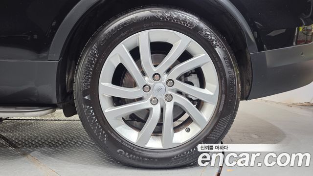 Land Rover Discovery 5 3.0 SD6 HSE 2019 — фото 27