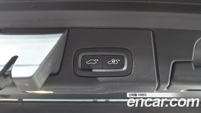 Volvo XC60 (II) D4 Inscription 2018 — фото 18