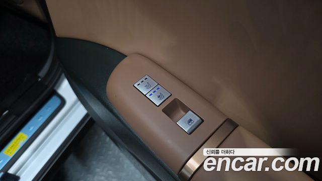 Hyundai Grandeur (GN7) 2,5 Gasoline 2WD Calligraphy 2025 — фото 19