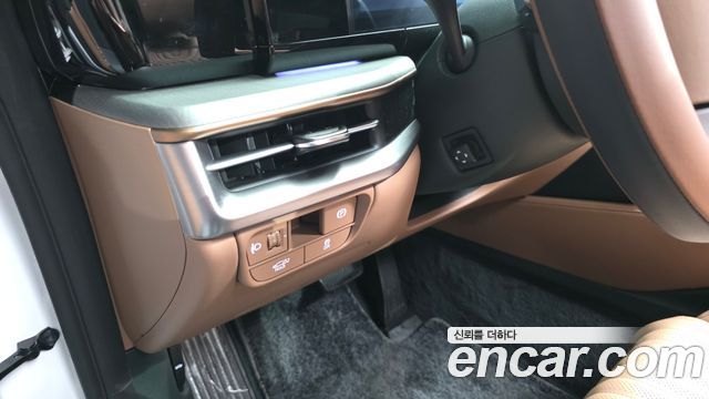 Hyundai Grandeur (GN7) 2,5 Gasoline 2WD Calligraphy 2025 — фото 27