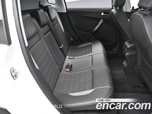 Peugeot 2008 1.6 BlueHDi Allure GC 2018 — фото 16