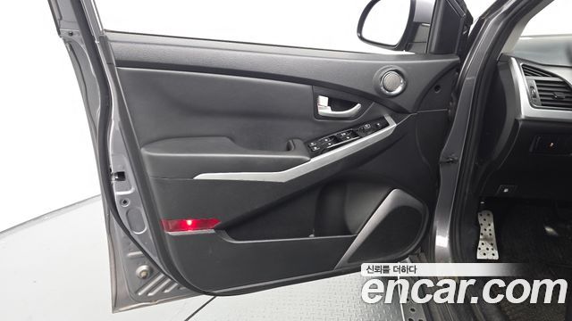 KG Mobility (SsangYong) Korando C 2.0 CVT 2WD Deluxe 2015 — фото 24
