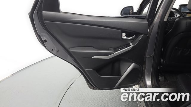 KG Mobility (SsangYong) Korando C 2.0 CVT 2WD Deluxe 2015 — фото 25