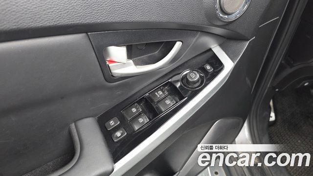 KG Mobility (SsangYong) Korando C 2.0 CVT 2WD Deluxe 2015 — фото 28