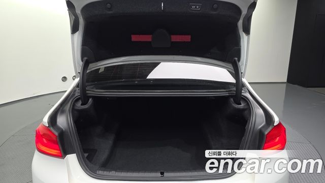 BMW 5 Series (G30) 520d M Sport package 2017 — фото 24