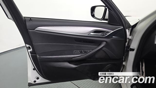 BMW 5 Series (G30) 520d M Sport package 2017 — фото 30