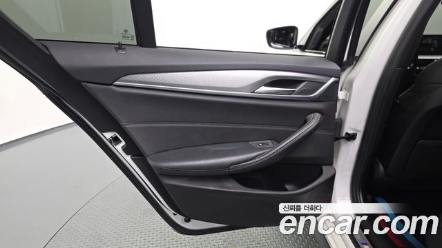 BMW 5 Series (G30) 520d M Sport package 2017 — фото 31
