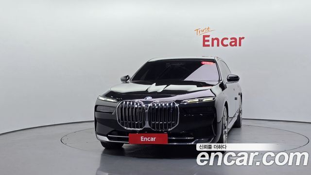 BMW i7 (G70) xDrive 60 Design Pure Excellence 2023 — фото 3