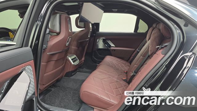 BMW i7 (G70) xDrive 60 Design Pure Excellence 2023 — фото 11