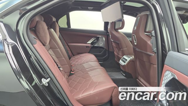 BMW i7 (G70) xDrive 60 Design Pure Excellence 2023 — фото 19