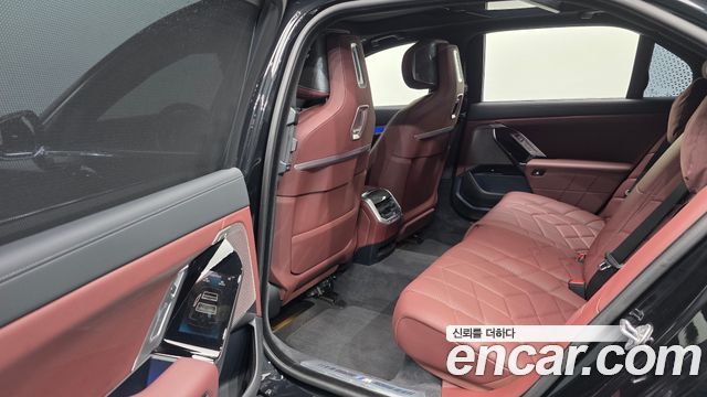 BMW 7 Series (G70) 740i xDrive M Sport 2024 — фото 12