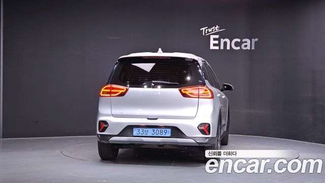 Kia Niro Plus Air 2023 — фото 4