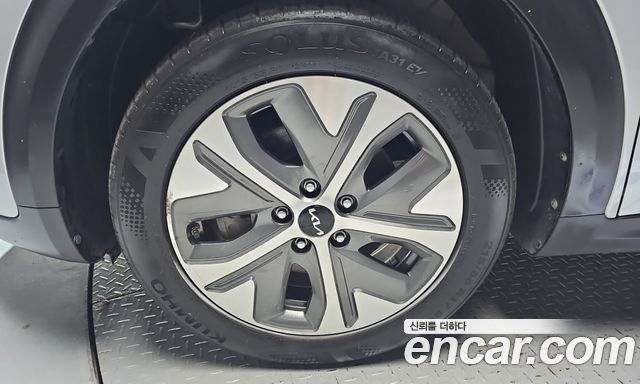 Kia Niro Plus Air 2023 — фото 5