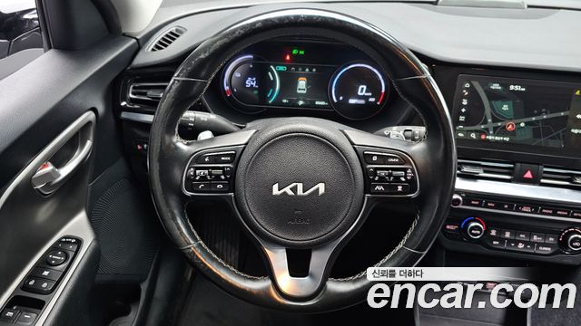 Kia Niro Plus Air 2023 — фото 12