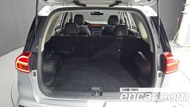 Kia Niro Plus Air 2023 — фото 20
