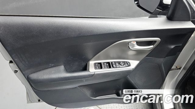 Kia Niro Plus Air 2023 — фото 24