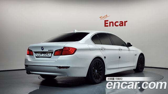 BMW 5 Series (F10) 528i Luxury 2015 — фото 2