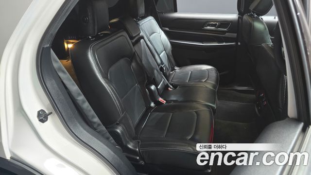Ford Explorer 2.3 Limited 4WD 5th 2018 — фото 11